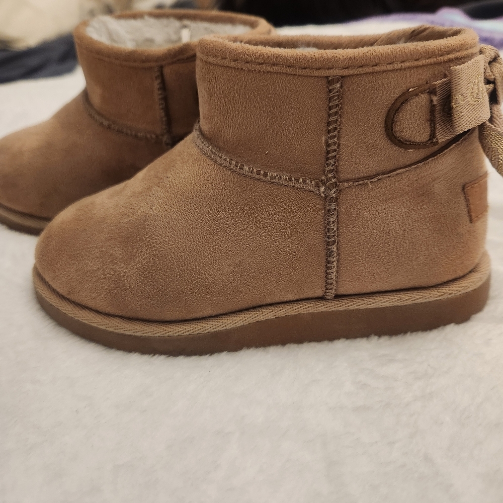 Juicy Couture Brown Girls  Boots with Bow
